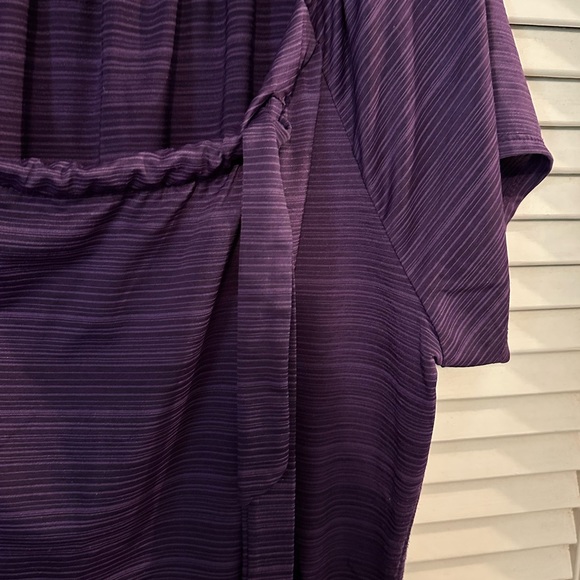 🍄Last Chance🍄 Beautiful purple square neck top! - Picture 4 of 4